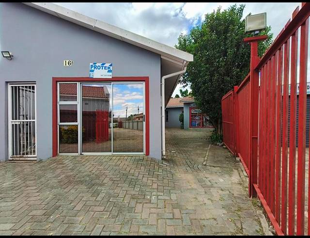 6 BEDROOM HOUSE FOR SALE IN MTHATHA CENTRAL